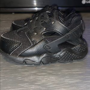 Black Nike Huaraches size 4C